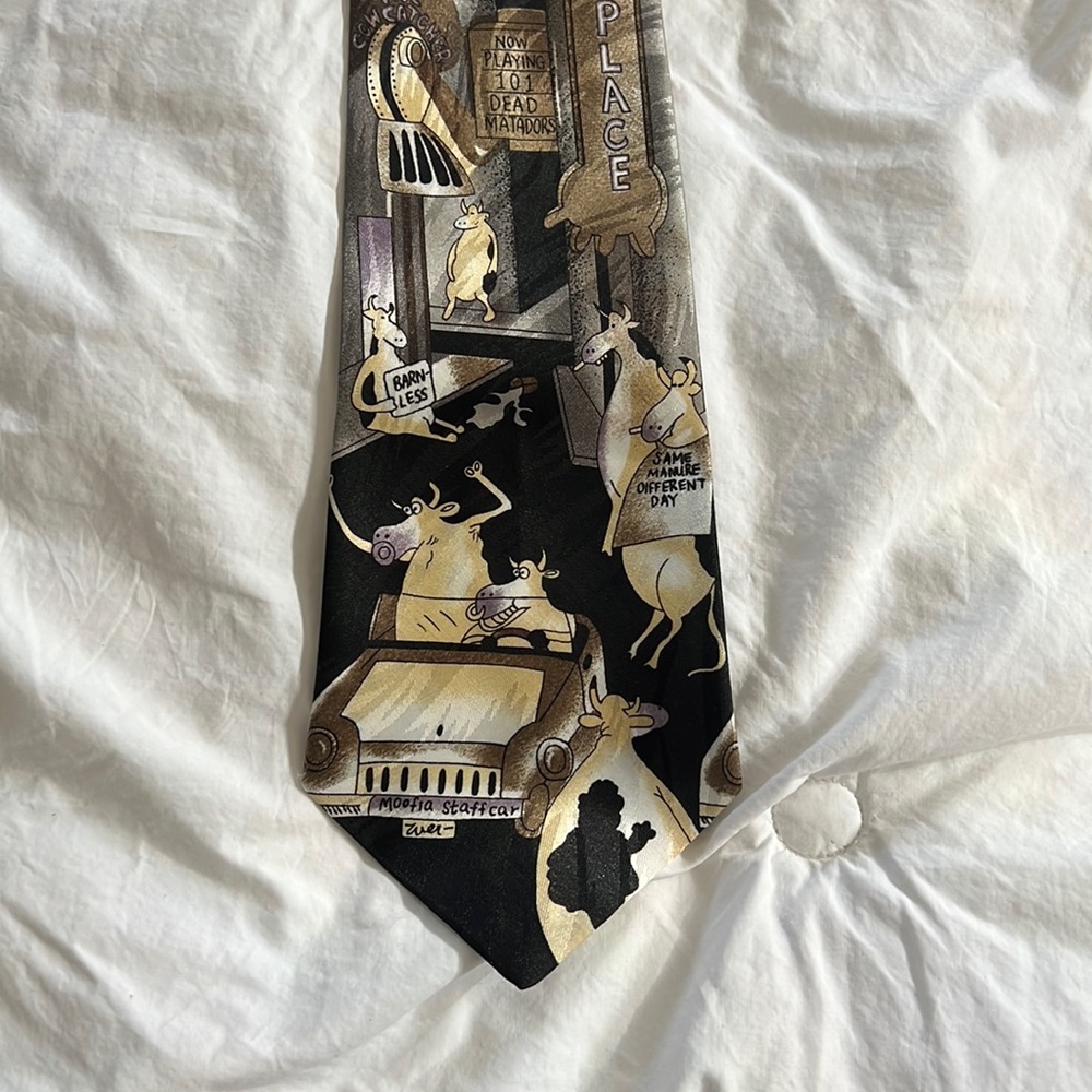 The Far Side by Gary Larson cow necktie